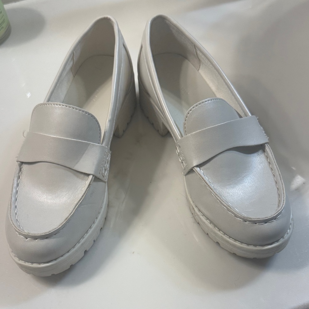 Elegant cream Loafers for Women